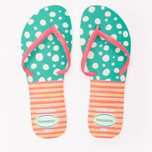 *BRAND NEW TAGS STILL ON * SIZE 9/10Havaianas Polka Dot and Striped Flip Flopss